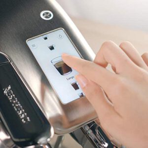 Das große Touchdisplay der Nespresso Creatista Pro wird per Fingertipp bedient